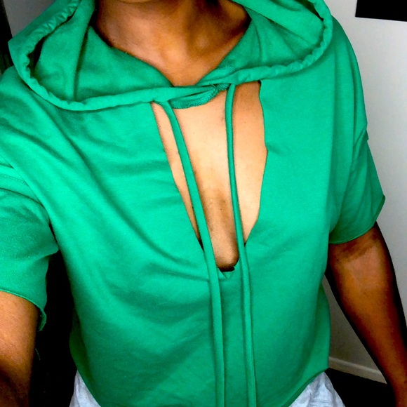💙4/$25💙Green cropped hoodie - Picture 1 of 7